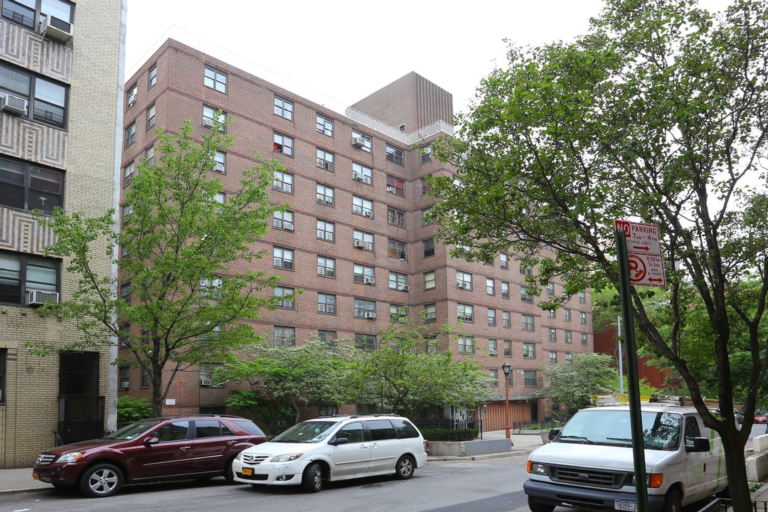 120 W 94th St in New York, NY - Building Photo