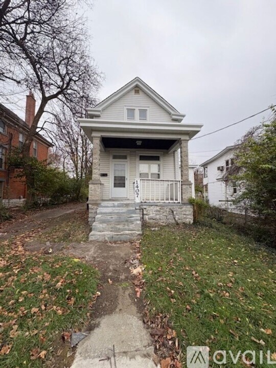 1407 W North Bend Rd in Cincinnati, OH - Building Photo
