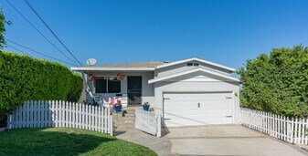 1265 Van Horne Ln in Hermosa Beach, CA - Building Photo