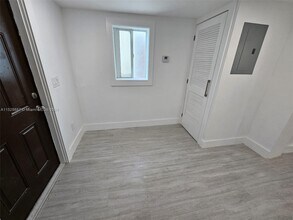 1488 NW 33rd St, Unit REAR in Miami, FL - Building Photo - Building Photo