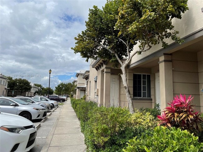 property at 1966 Freeport Dr