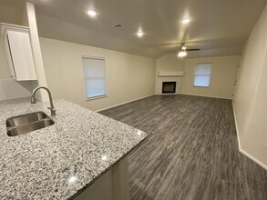 2424 Alta Vista Ln in Edmond, OK - Building Photo - Building Photo