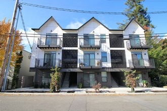 8417 SW 24th Ave in Portland, OR - Building Photo - Building Photo