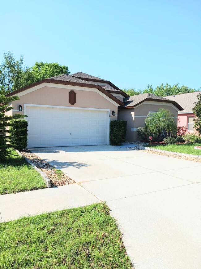 4162 Waltham Forest Dr in Tavares, FL - Building Photo - Building Photo