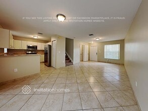 2296 NW 170th Ave in Pembroke Pines, FL - Foto de edificio - Building Photo