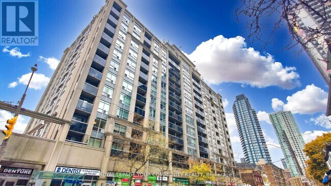 225 Wellesley St E in Toronto, ON - Building Photo - Building Photo