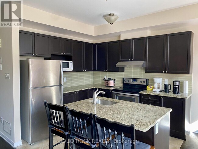 108 Camden Private in Ottawa, ON - Building Photo - Building Photo