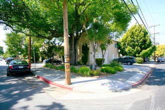 Clinton Apartments in Redwood City, CA - Building Photo - Building Photo