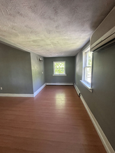 12 Falkirk Ave in Woodbury, NY - Foto de edificio - Building Photo