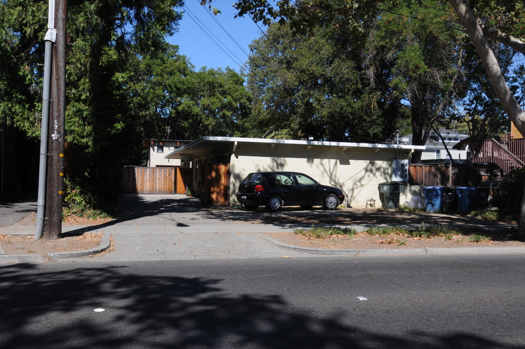 1755 Alma St in Palo Alto, CA - Foto de edificio