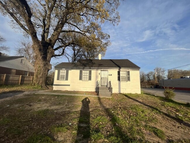 property at 1896 S Lauderdale St