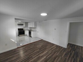 1004 E Walnut St in Independence, MO - Building Photo - Building Photo