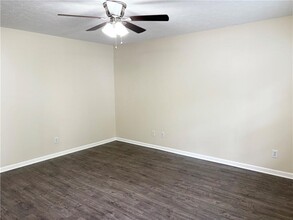 320 Westminster Dr in Canton, GA - Building Photo - Building Photo