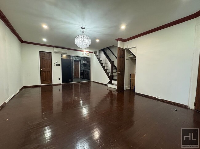20-52-52 32nd St in Queens, NY - Building Photo - Building Photo