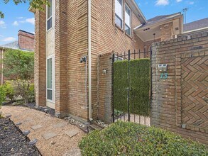 13 Hickory Shadows Dr in Houston, TX - Building Photo - Building Photo