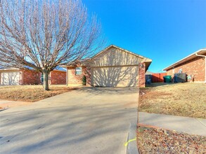 405 Apache Gate Dr in Oklahoma City, OK - Building Photo - Building Photo