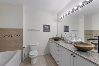 807 Davis St, Unit 1209 in Evanston, IL - Foto de edificio - Building Photo