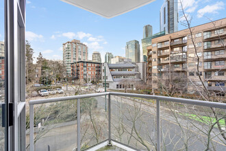 1050 Smithe St in Vancouver, BC - Building Photo - Building Photo
