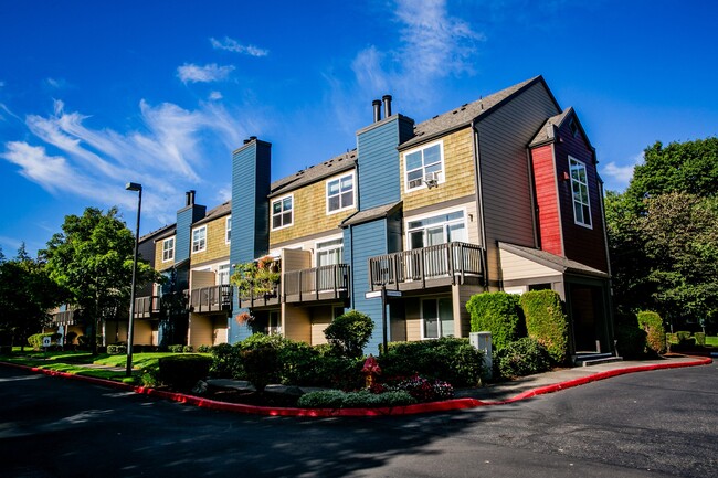 The Colonnade Luxury Townhome Apartments in Hillsboro, OR - Building Photo - Building Photo