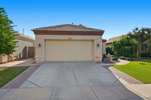 2059 E Huron Ct in Gilbert, AZ - Building Photo