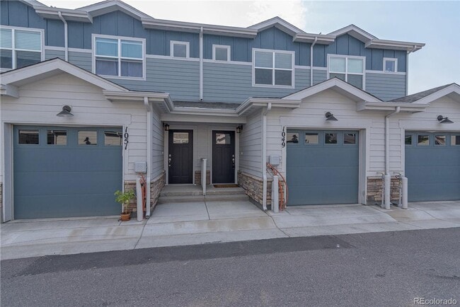 property at 1049 Oak Cir