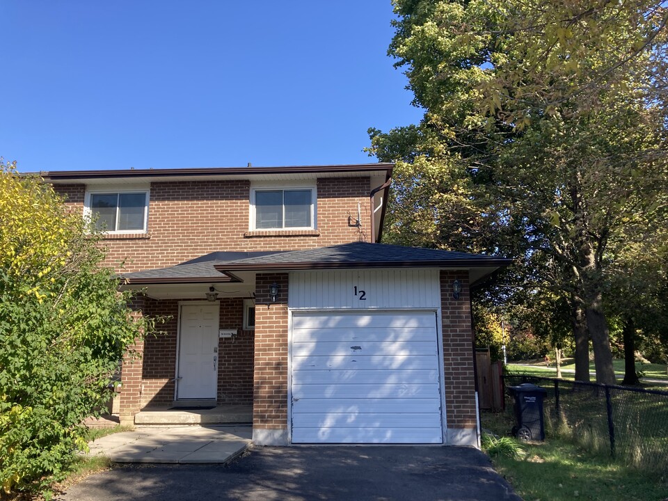 12 Alison Crt in Brampton, ON - Building Photo