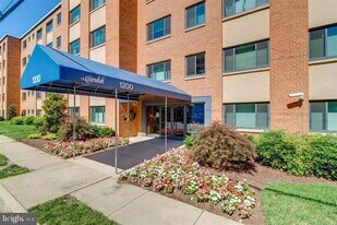 1200 S Arlington Ridge Rd, Unit 714 in Arlington, VA - Building Photo