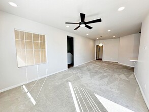 6868 Sky Pte in Las Vegas, NV - Building Photo - Building Photo