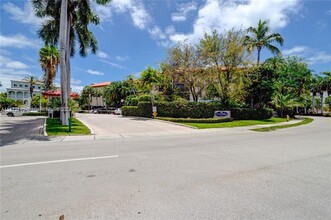 55 Ocean Lane Dr, Unit 3034 in Key Biscayne, FL - Foto de edificio - Building Photo