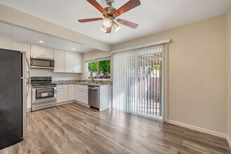 544 Alberta Ave in Sunnyvale, CA - Building Photo - Building Photo