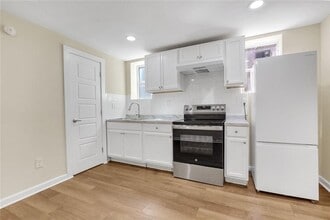 998 Mayson Turner Rd NW in Atlanta, GA - Foto de edificio - Building Photo