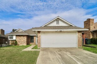 1014 Willowbrook Trail in Carrollton, TX - Building Photo