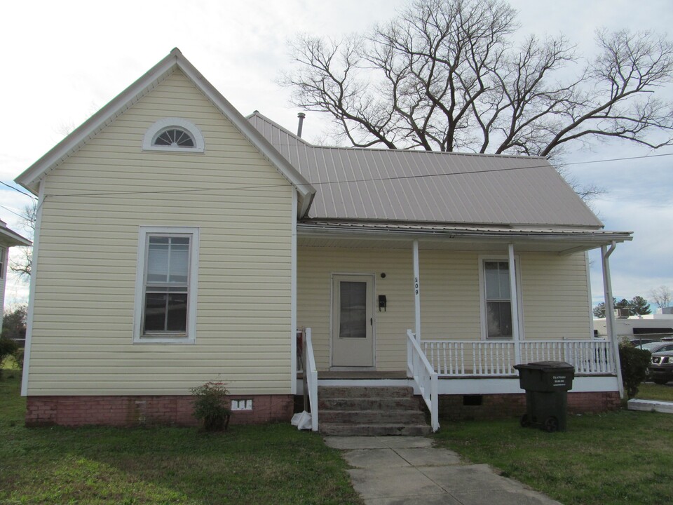 209 E Caswell St in Kinston, NC - Building Photo