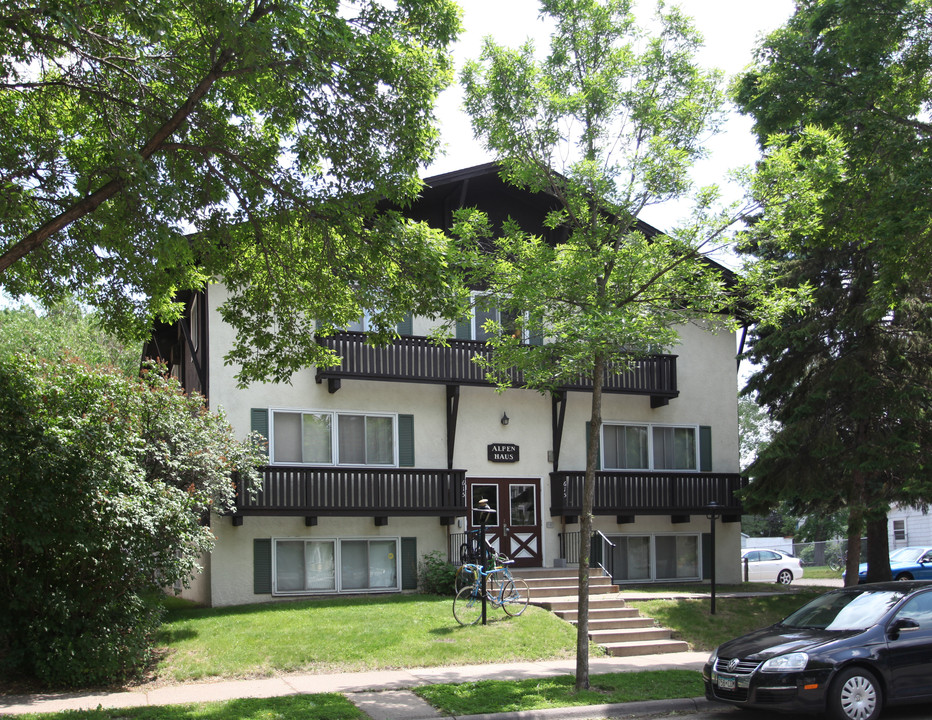 Alpen Haus in Minneapolis, MN - Foto de edificio