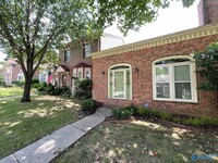 257 W Lake Cir in Madison, AL - Foto de edificio - Building Photo