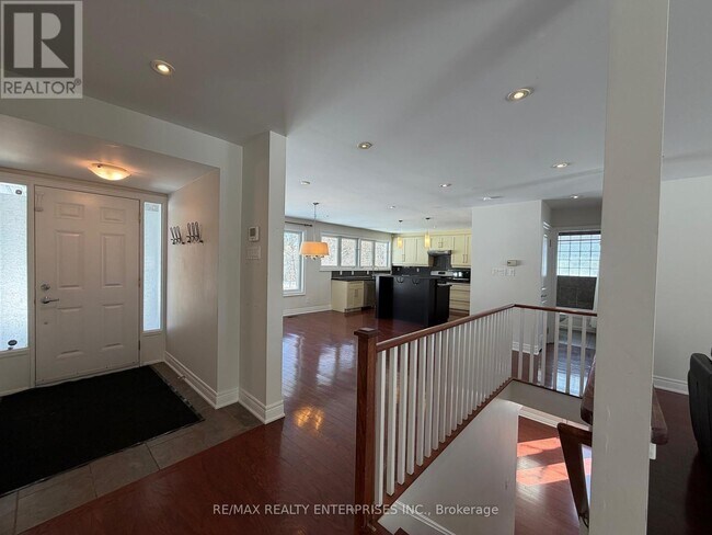 860 Clarkson Rd S in Mississauga, ON - Building Photo - Building Photo