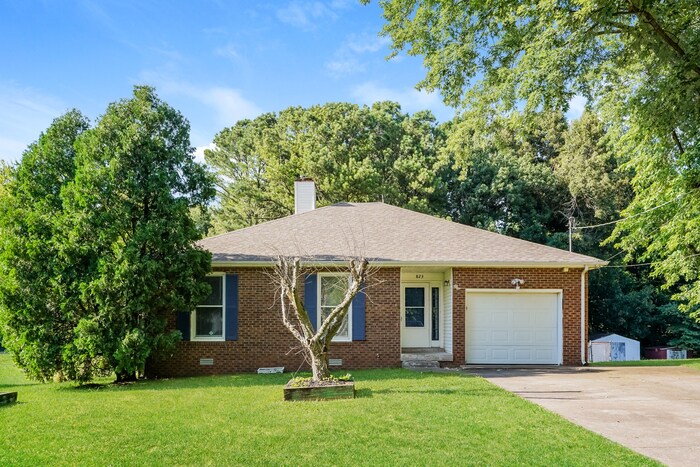 823 Hadley Rd in Clarksville, TN - Building Photo