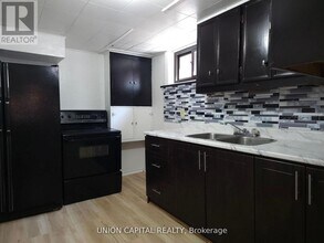 6 Galewood Dr in Toronto, ON - Building Photo - Building Photo