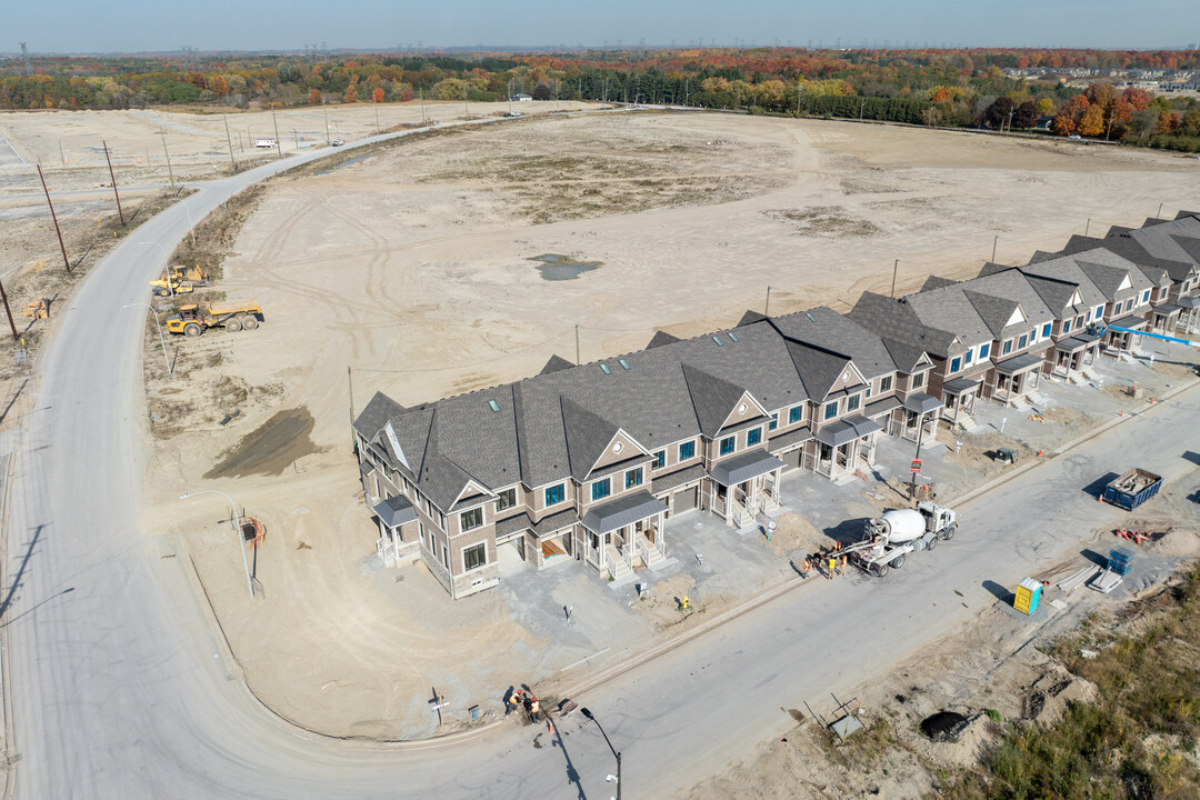 Macedonia Villge in Whitby, ON - Building Photo