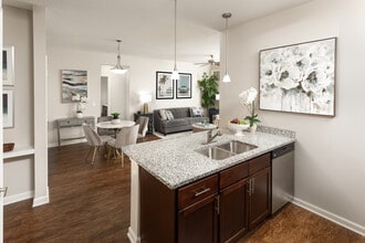 Album Monterey Pointe 55+ Active Adult Apartment Homes in Kissimmee, FL - Foto de edificio - Building Photo