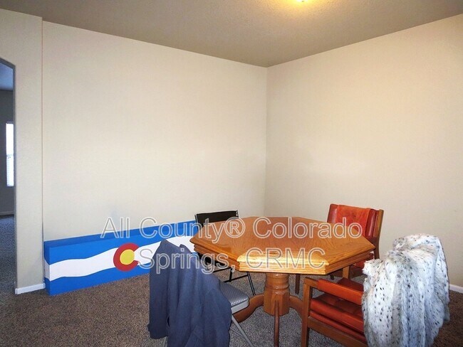 8057 Chasewood Loop in Colorado Springs, CO - Building Photo - Building Photo