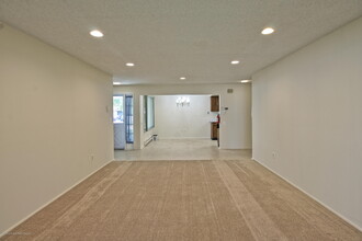 137B Cistus Plaza in Monroe Township, NJ - Building Photo - Building Photo