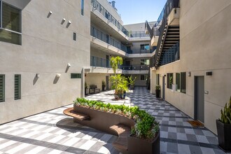 Legacy Tamarind in Los Angeles, CA - Foto de edificio - Building Photo