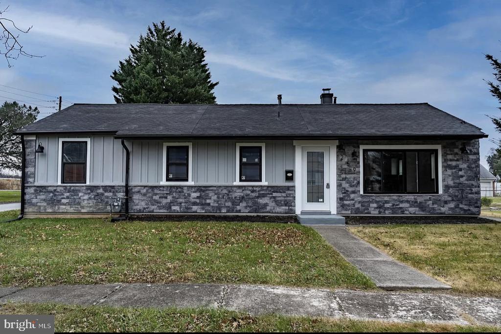 259 Pinecrest Dr in Harrisburg, PA - Building Photo