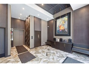 253 Lake St E-Unit -204 in Wayzata, MN - Building Photo - Building Photo