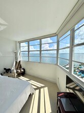 801 Brickell Bay Dr in Miami, FL - Building Photo - Building Photo