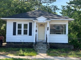 255 W Summit Ave in Muskegon Heights, MI - Building Photo