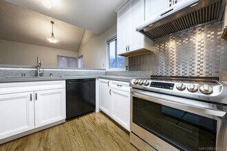 930 Via Mil Cumbres in Solana Beach, CA - Building Photo - Building Photo