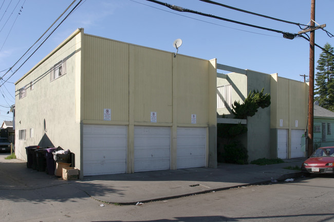 1485 Junipero Ave in Long Beach, CA - Foto de edificio - Building Photo