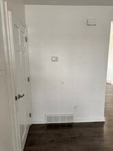 66 Suburban Ln in Upper Darby, PA - Foto de edificio - Building Photo